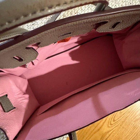 Elegant Taupe Leather Handbag - Picture 2 of 5